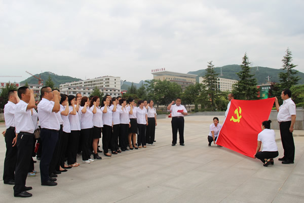 隴運(yùn)集團(tuán)公司黨委開(kāi)展慶祝建黨97周年“緬懷先烈，砥礪奮進(jìn)”主題黨日活動(dòng)