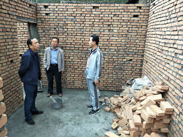 隴運(yùn)集團(tuán)公司黨委書記、董事長李寅祥同志深入琵琶鎮(zhèn)寧強(qiáng)村開展幫扶工作