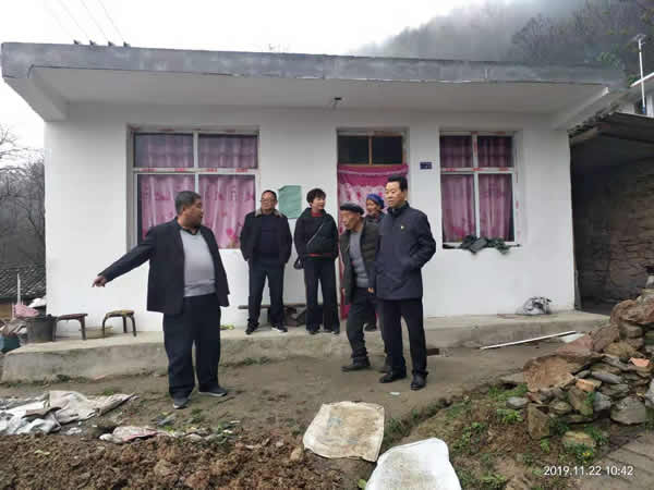 隴運(yùn)集團(tuán)公司開(kāi)展“解難題、辦實(shí)事、送溫暖”主題黨日活動(dòng)